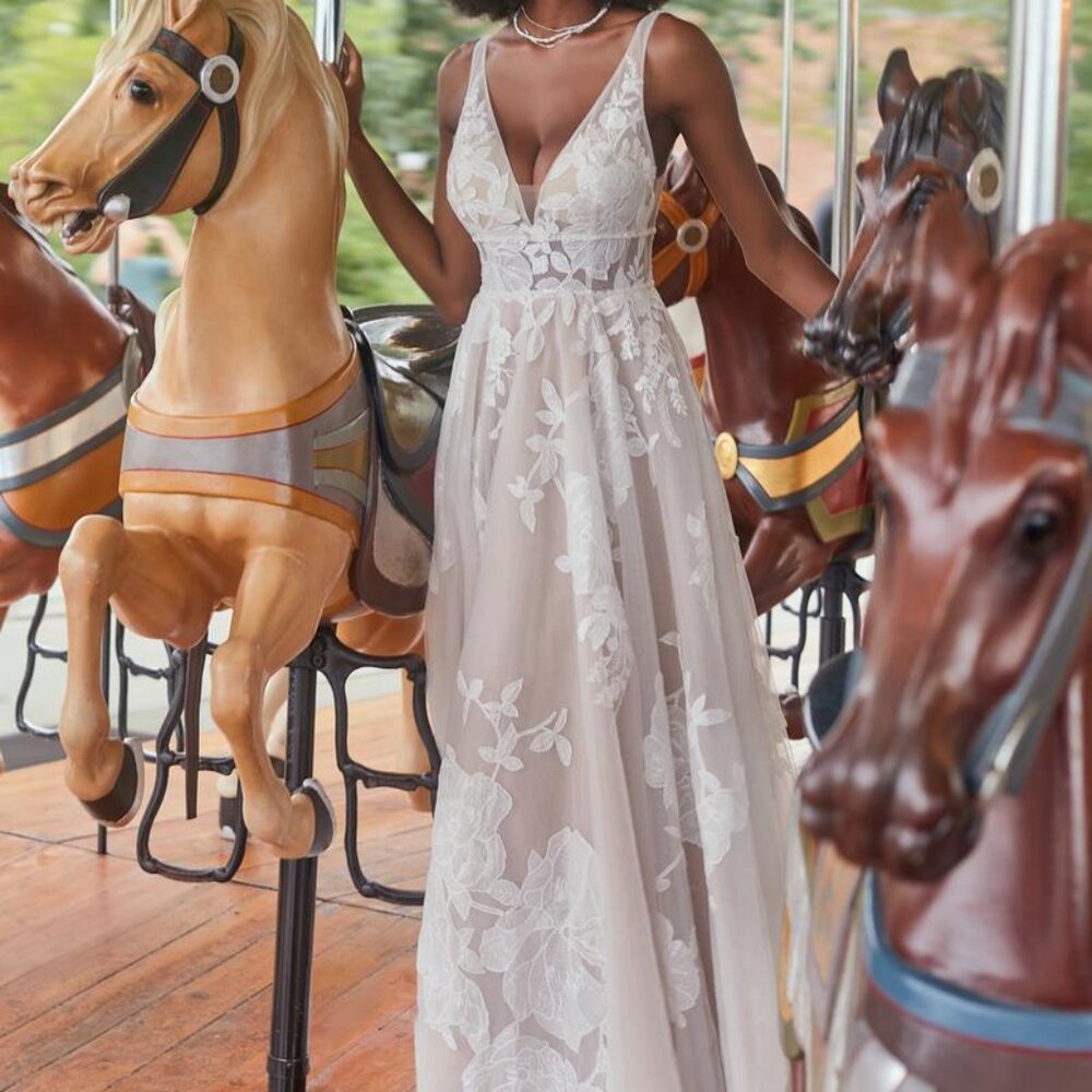 Wedding dress Madison James MJ908 size 8